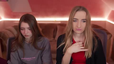 Snapshot of michelleinlove4u chatting on 4, 3, 2025 Michelle online show from 4, 3, 2025