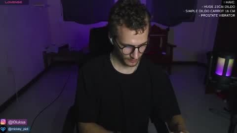 Snapshot of mickey_pict chatting on 6, 1, 2025 Mickey online show from 6, 1, 2025