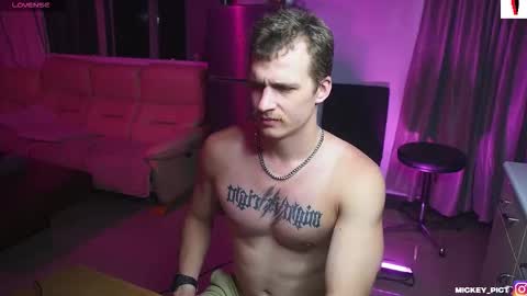 Snapshot of mickey_pict chatting on 5, 11, 2025 Mickey online show from 5, 11, 2025