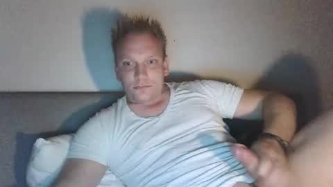 mickkxl online show from 19, 10, 2025