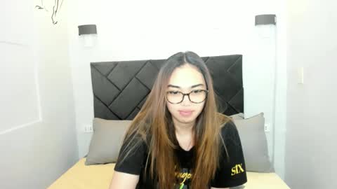 Snapshot of midnightbunny_ chatting on 8, 12, 2024 Bunny 3 online show from 8, 12, 2024