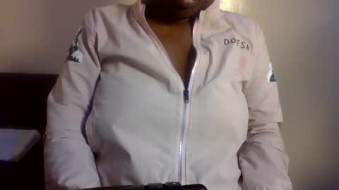 midnightt_curves online show from 2, 7, 2026