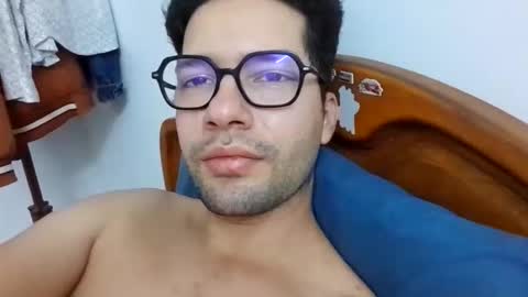 Snapshot of midoumas1 chatting on 18, 11, 2025 Sam online show from 18, 11, 2025