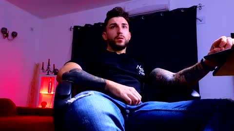 MightyAaron online show from 1, 10, 2025