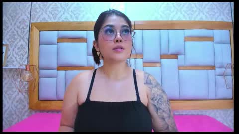 Mia  online show from 2, 11, 2025