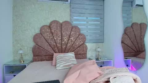 Mia  online show from 15, 12, 2025