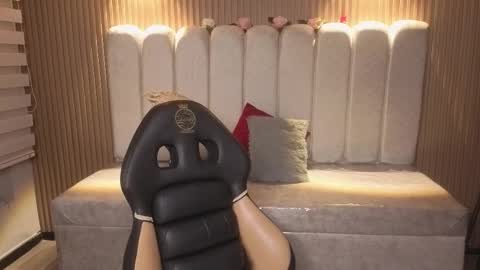 miiaa_evans1 online show from 24, 2, 2026