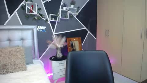 miiaa_k online show from 29, 10, 2025