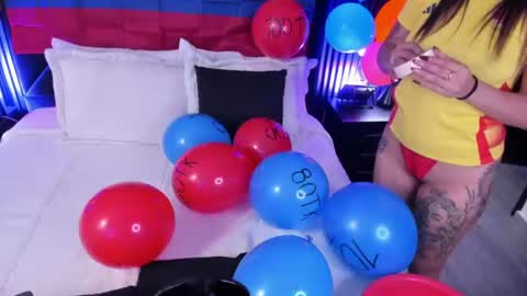 Snapshot of miiaamonroee chatting on 7, 7, 2026 Mia Monroe online show from 7, 7, 2026
