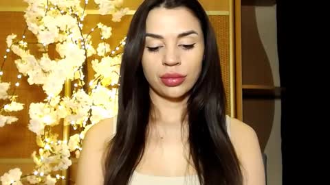 Mika online show from 10, 2, 2025