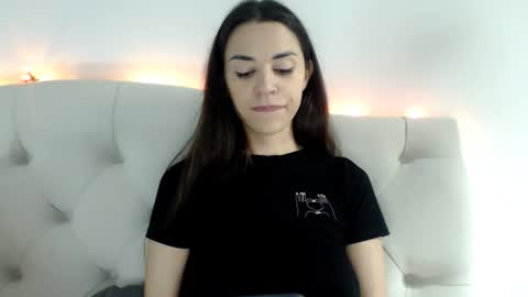 Mika online show from 14, 12, 2025