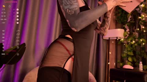mika_moon_ online show from 13, 12, 2024