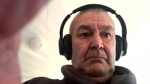 Snapshot of mike26051 chatting on 27, 10, 2025 mike26051 online show from 27, 10, 2025