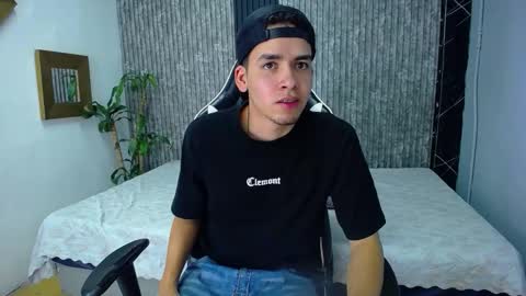 Mike 0233 online show from 19, 10, 2025