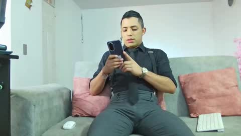 Snapshot of mike_fetish_ chatting on 5, 2, 2026 Im Mike online show from 5, 2, 2026