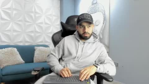 Snapshot of mikeblare chatting on 4, 1, 2025 Mike Blare online show from 4, 1, 2025