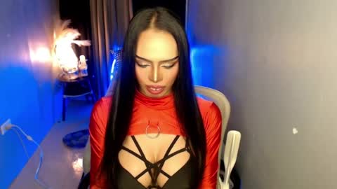 Mistress MikeyAlawi online show from 8, 6, 2026