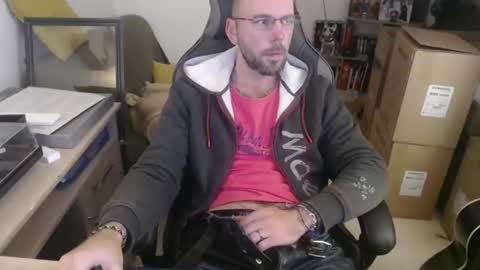 Snapshot of mikmik91 chatting on 18, 12, 2025 mikmik91 online show from 18, 12, 2025