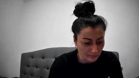 Mikyloveu online show from 15, 3, 2026