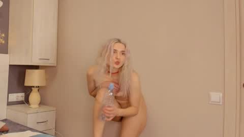 Snapshot of mila_demure chatting on 19, 2, 2025 mila_demure online show from 19, 2, 2025