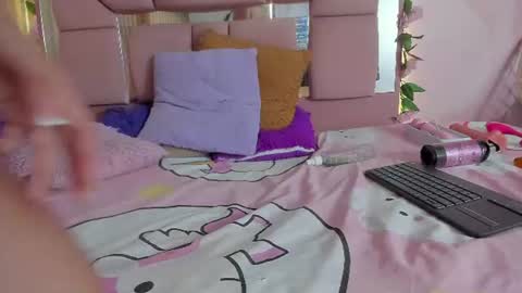mila_grace_ online show from 9, 7, 2026