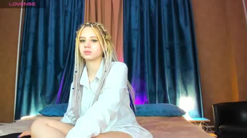 Snapshot of mila_kinor chatting on 25, 12, 2024 mila_kinor online show from 25, 12, 2024