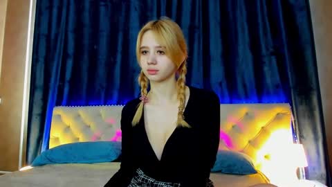 Snapshot of mila_kinor chatting on 24, 2, 2025 mila_kinor online show from 24, 2, 2025