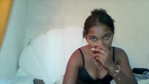mila_lunah online show from 17, 5, 2026