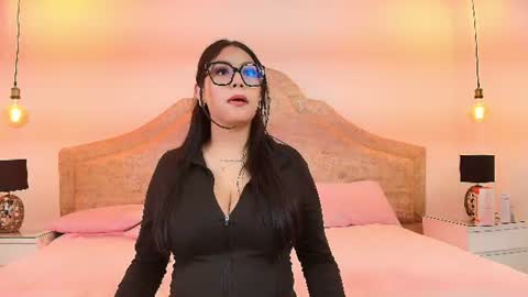 mila_lune1 online show from 3, 8, 2026
