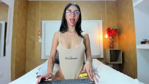 Snapshot of milaa_petite chatting on 7, 2, 2026 online show from 7, 2, 2026