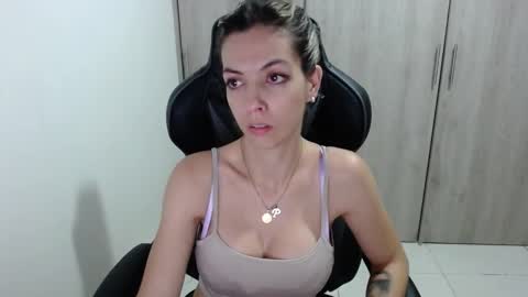 milacoxx8819 online show from 16, 2, 2025