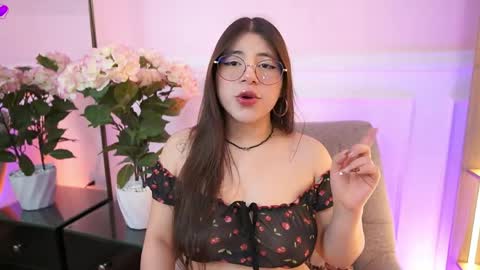 milacrave online show from 7, 4, 2026