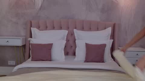 milaleoneli online show from 1, 2, 2026