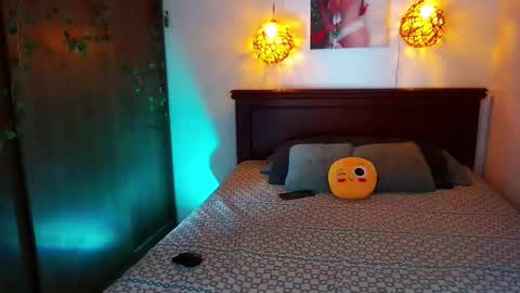 Snapshot of milaloversxxx chatting on 14, 11, 2025 mila online show from 14, 11, 2025