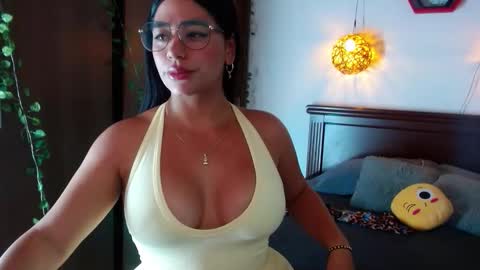 Snapshot of milaloversxxx chatting on 12, 3, 2026 mila online show from 12, 3, 2026