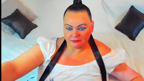 Snapshot of milanabiegert chatting on 2, 1, 2025 Lana online show from 2, 1, 2025