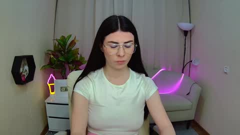 Snapshot of milasecretsss chatting on 28, 4, 2026 milasecretsss online show from 28, 4, 2026