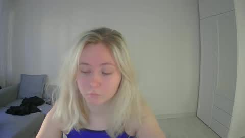 Milena new nonude shy blonde natural online show from 18, 5, 2026