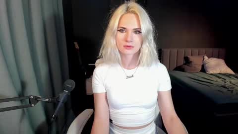 Snapshot of milena_marshmallows chatting on 23, 2, 2025 Milena online show from 23, 2, 2025