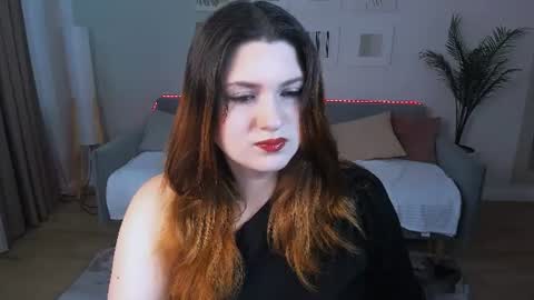 milenafiery online show from 13, 7, 2026