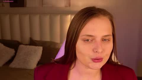 Snapshot of mileylovelyx chatting on 17, 11, 2025 mileylovelyx online show from 17, 11, 2025