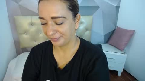 milf_hugeboobs online show from 27, 10, 2025