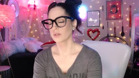 Snapshot of milf_lacey chatting on 2, 3, 2025 Milf Lacey online show from 2, 3, 2025
