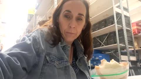 Snapshot of milfqueen831 chatting on 17, 2, 2025 Jessica and Roger online show from 17, 2, 2025