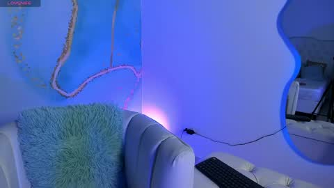 MiLKa VeLvEtT online show from 17, 4, 2026