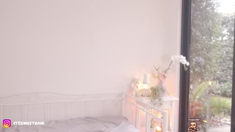 milky_0 online show from 26, 3, 2026