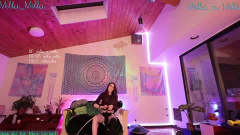 milla_milla online show from 10, 1, 2025