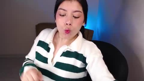 Snapshot of millyx_ chatting on 7, 7, 2026 Emily online show from 7, 7, 2026