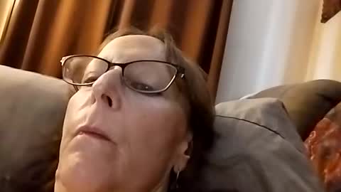 miloanj online show from 5, 4, 2026