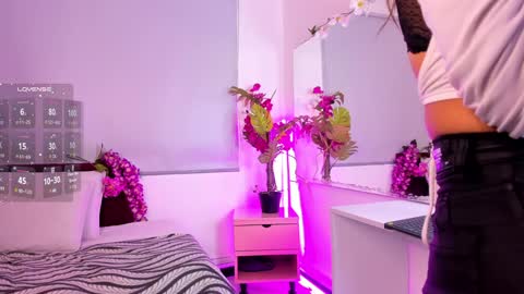 Snapshot of milu_beluci chatting on 7, 1, 2025 Milu Belucci online show from 7, 1, 2025